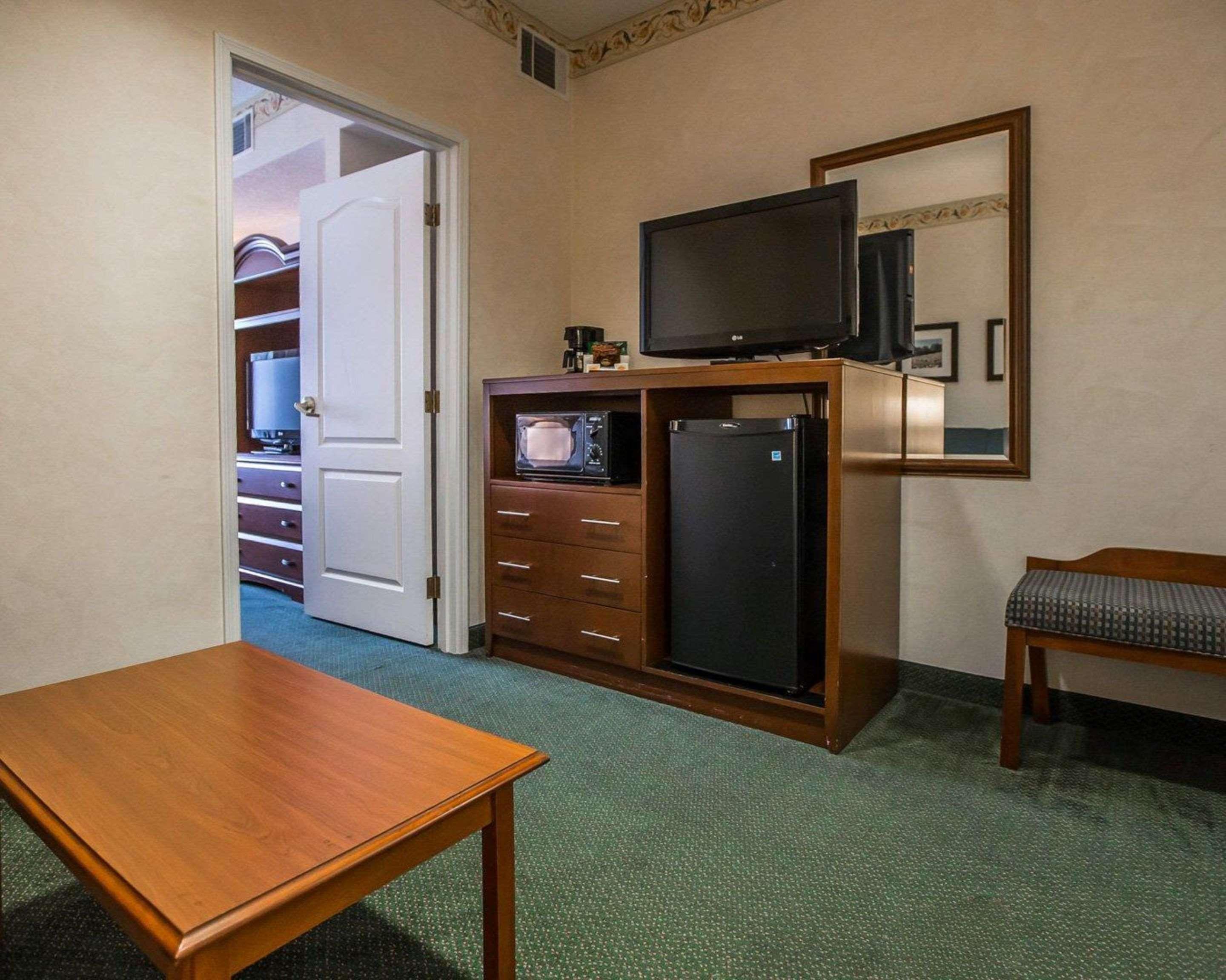 Hotel Quality & Near I-88