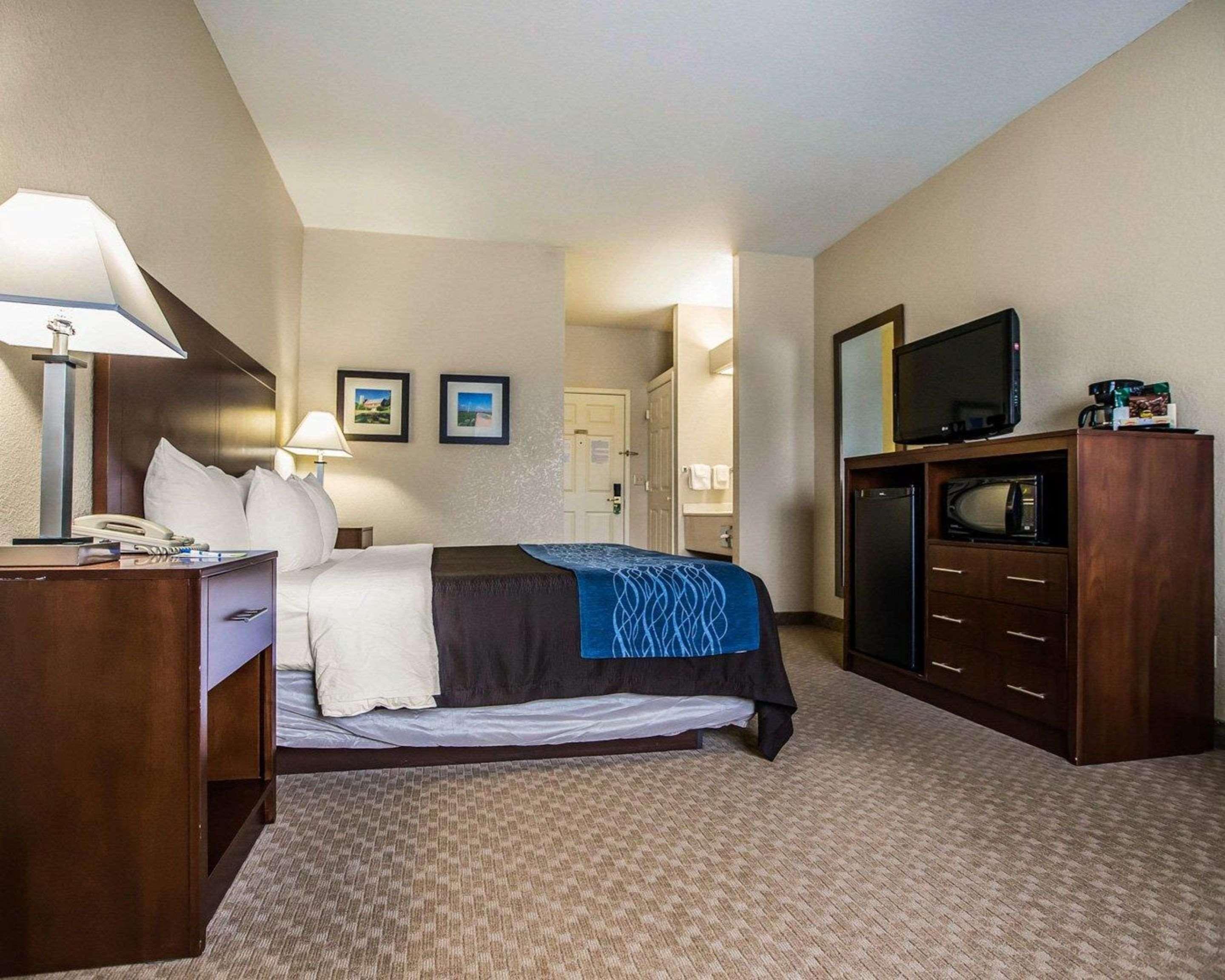 Quality & Near I-88 Hotel 2*