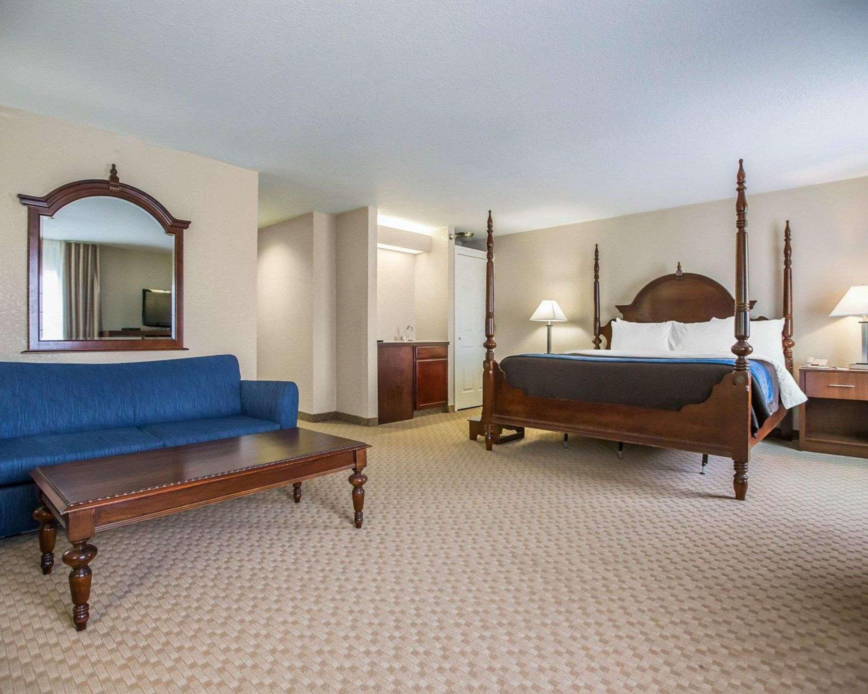 Hotel Quality & Near I-88