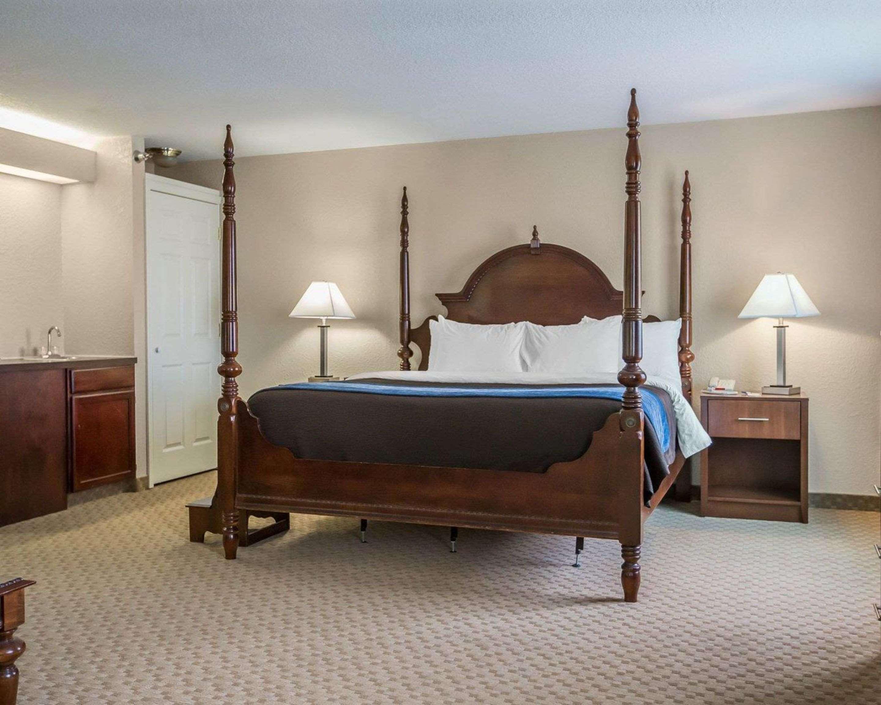 Quality & Near I-88 Hotel 2*