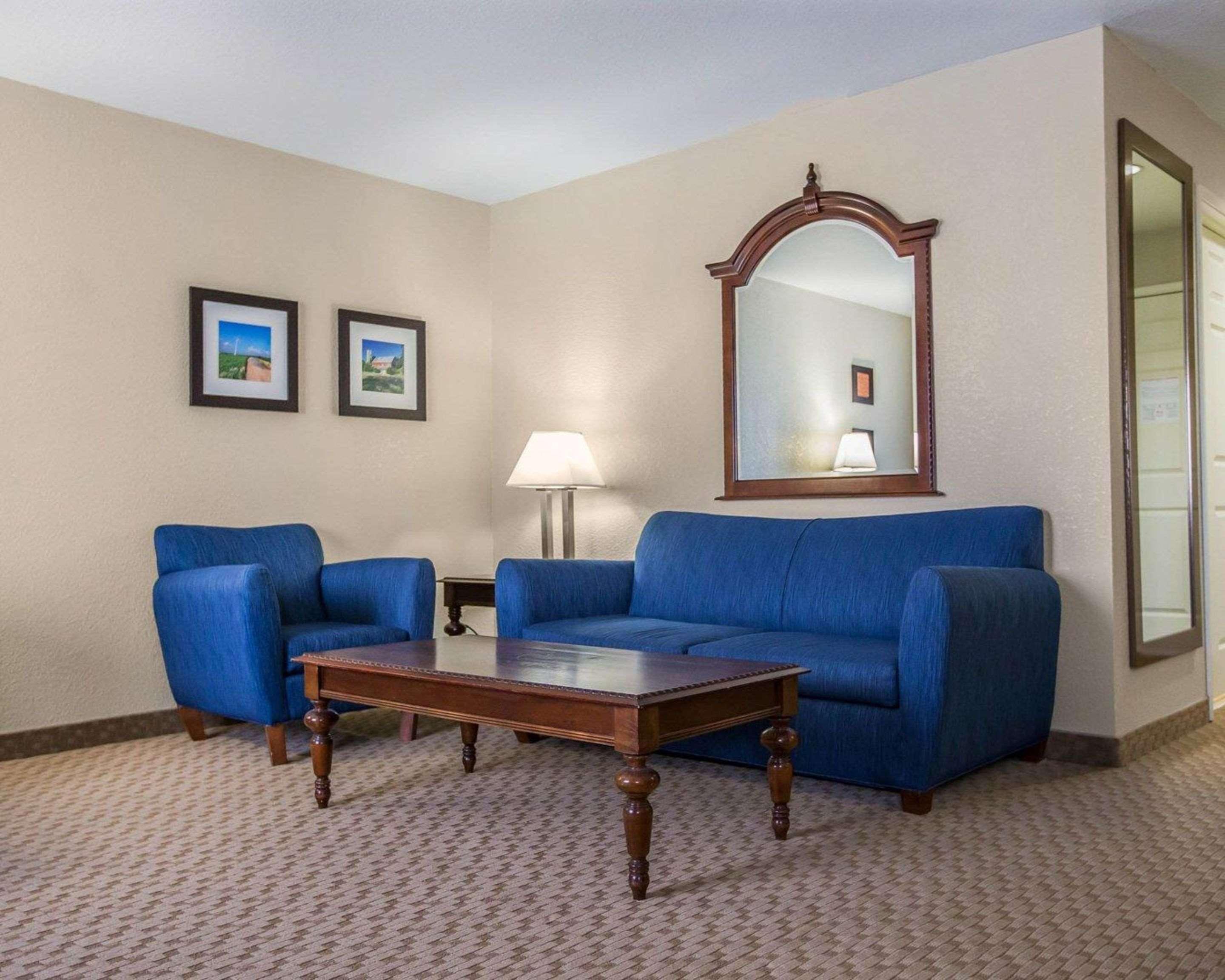 Hotel Quality & Near I-88 Dixon